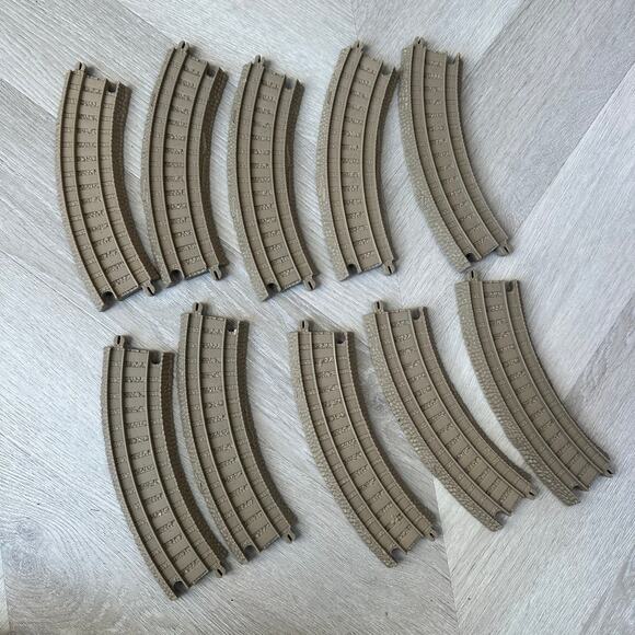 Thomas the Train Trackmaster Lot of 10 Curved Tan Track Pieces Mattel Gullane - Picture 1 of 7